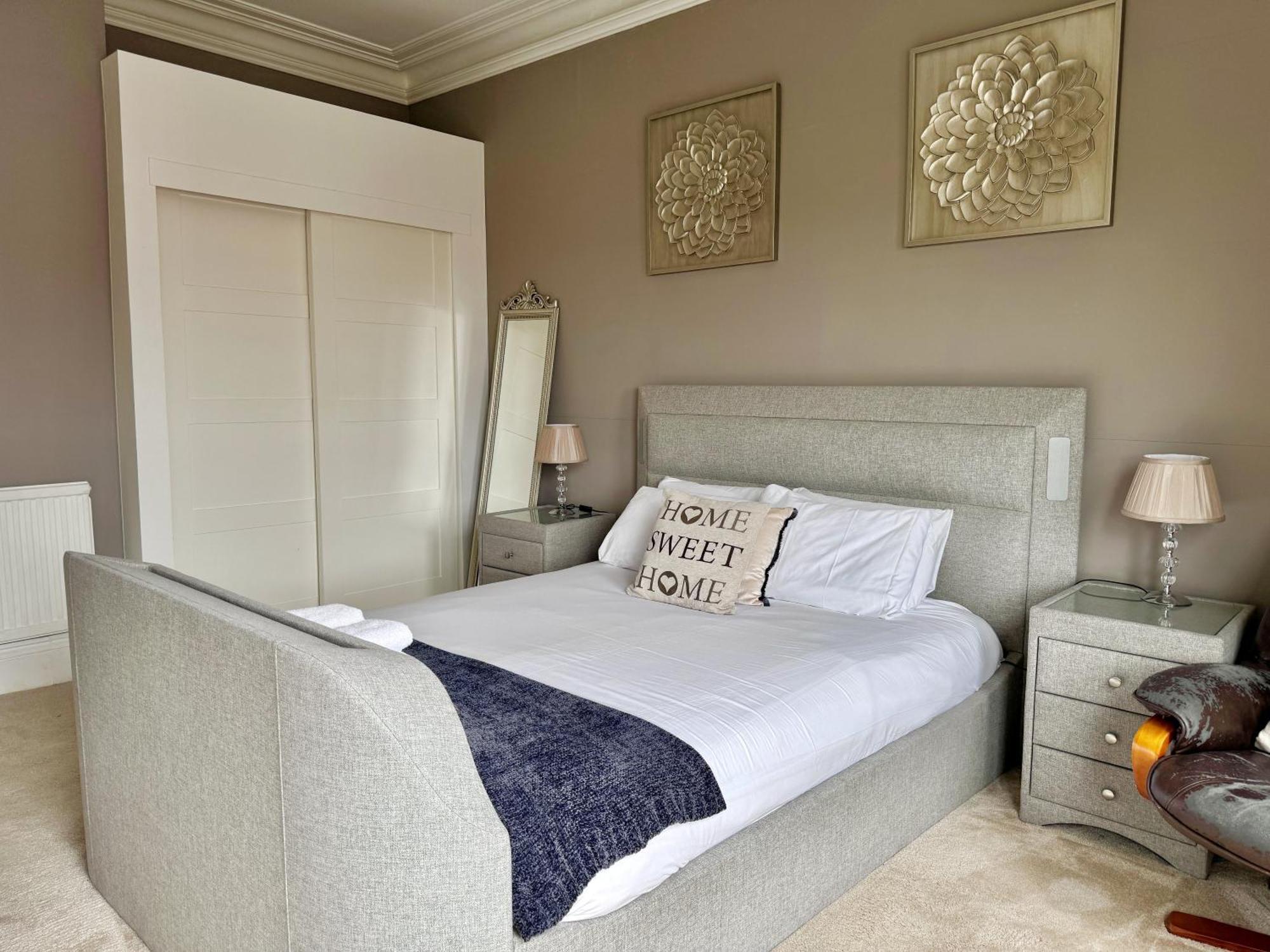 Apartment Victoria With Free Parking Скарборо Экстерьер фото