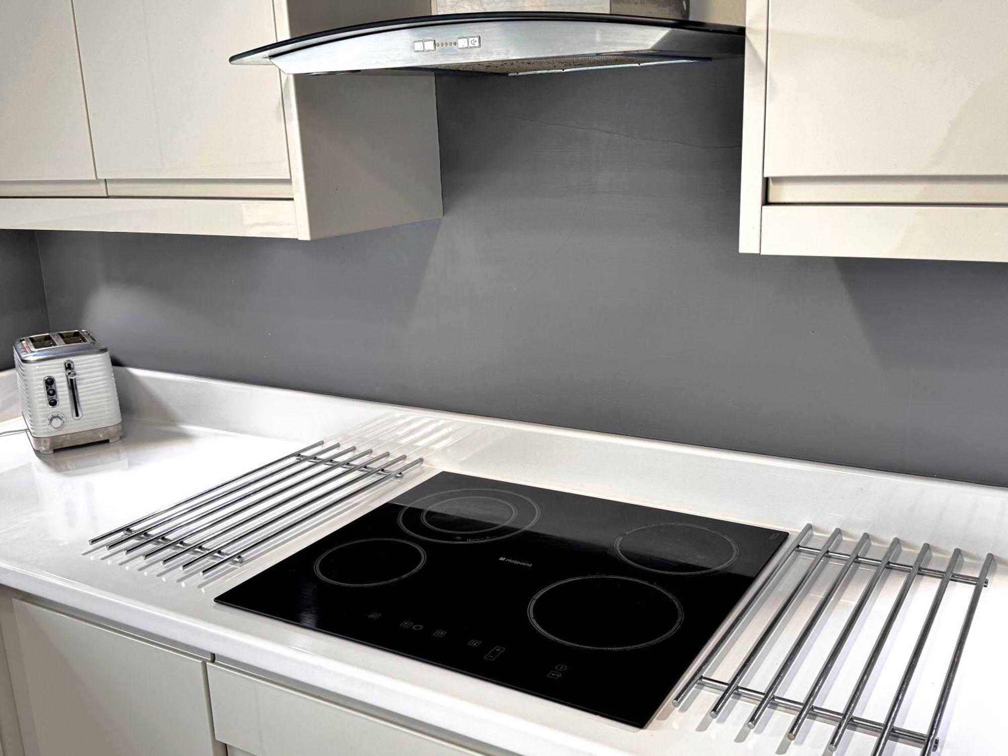 Apartment Victoria With Free Parking Скарборо Экстерьер фото