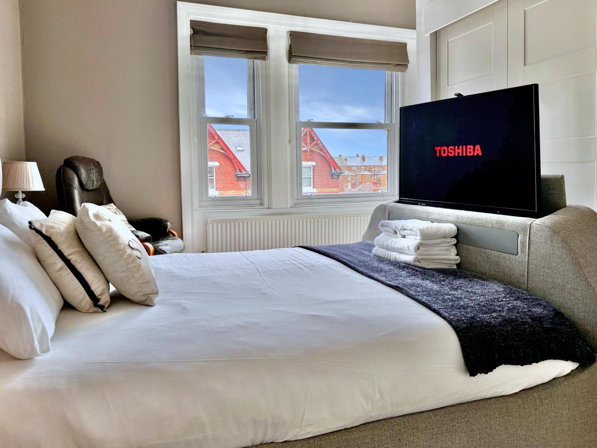 Apartment Victoria With Free Parking Скарборо Экстерьер фото