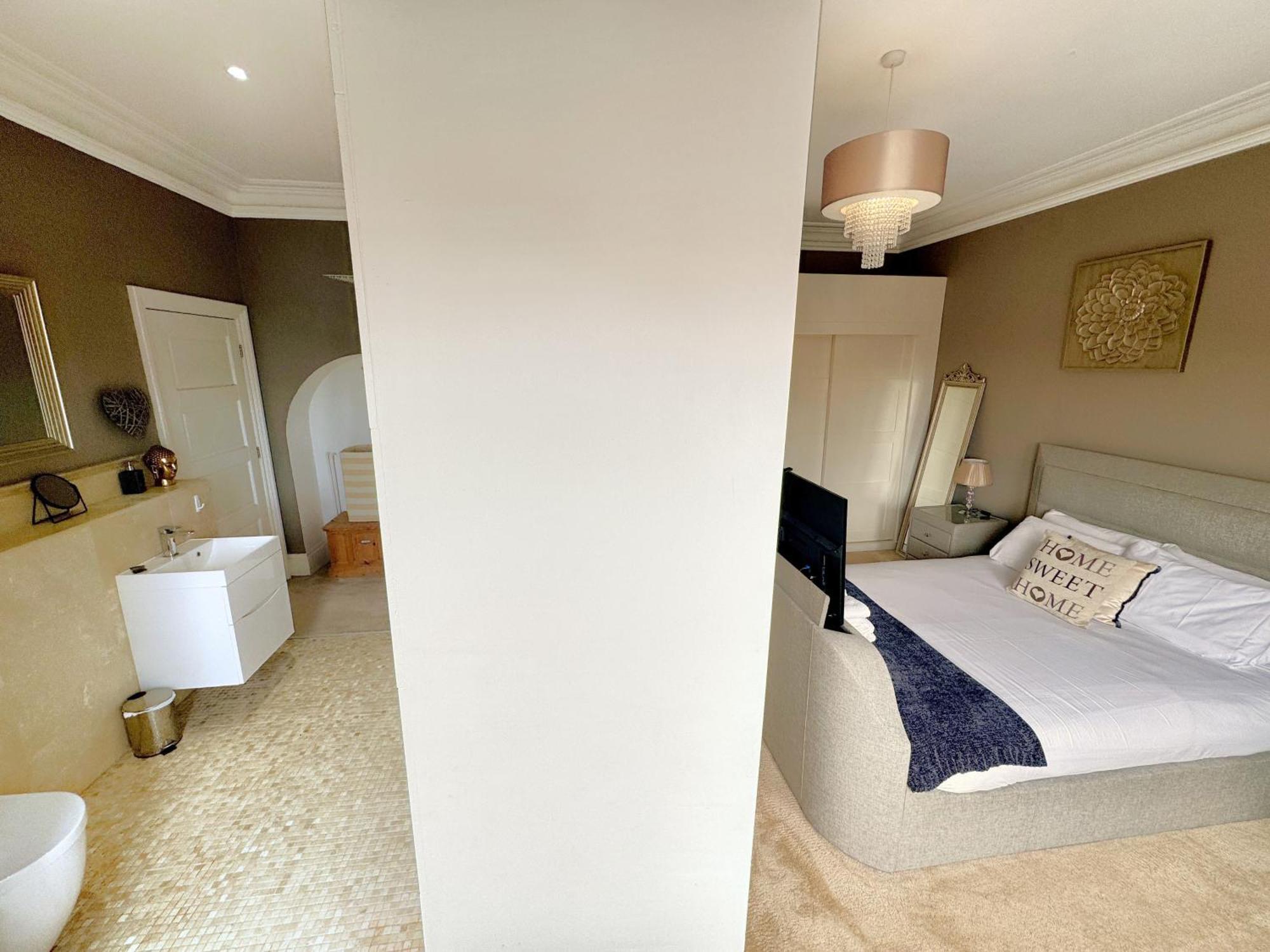Apartment Victoria With Free Parking Скарборо Экстерьер фото