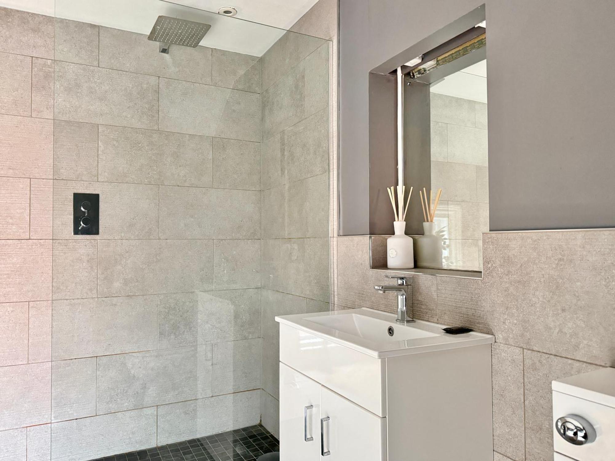 Apartment Victoria With Free Parking Скарборо Экстерьер фото