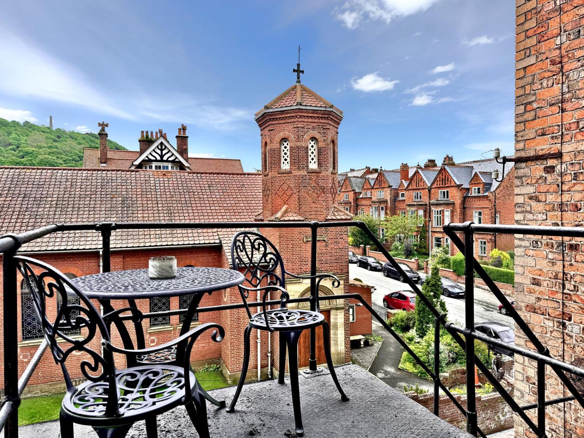 Apartment Victoria With Free Parking Скарборо Экстерьер фото
