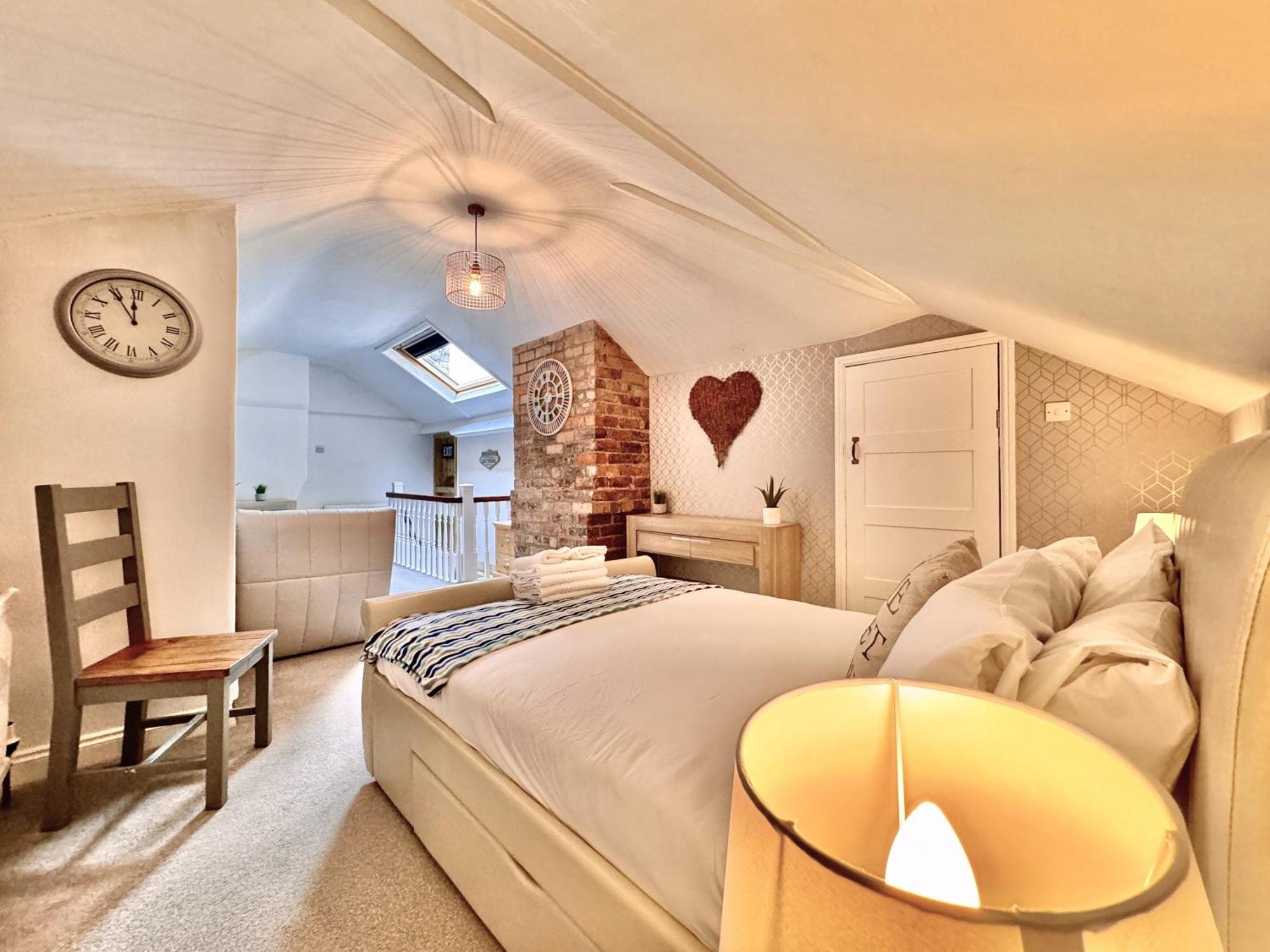 Apartment Victoria With Free Parking Скарборо Экстерьер фото
