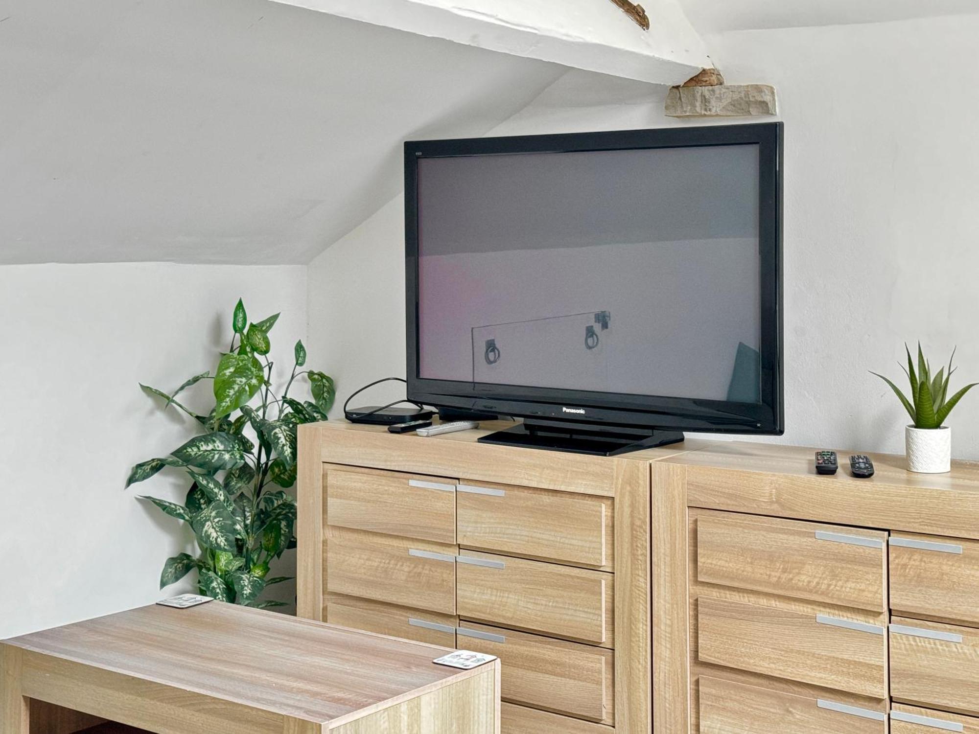 Apartment Victoria With Free Parking Скарборо Экстерьер фото