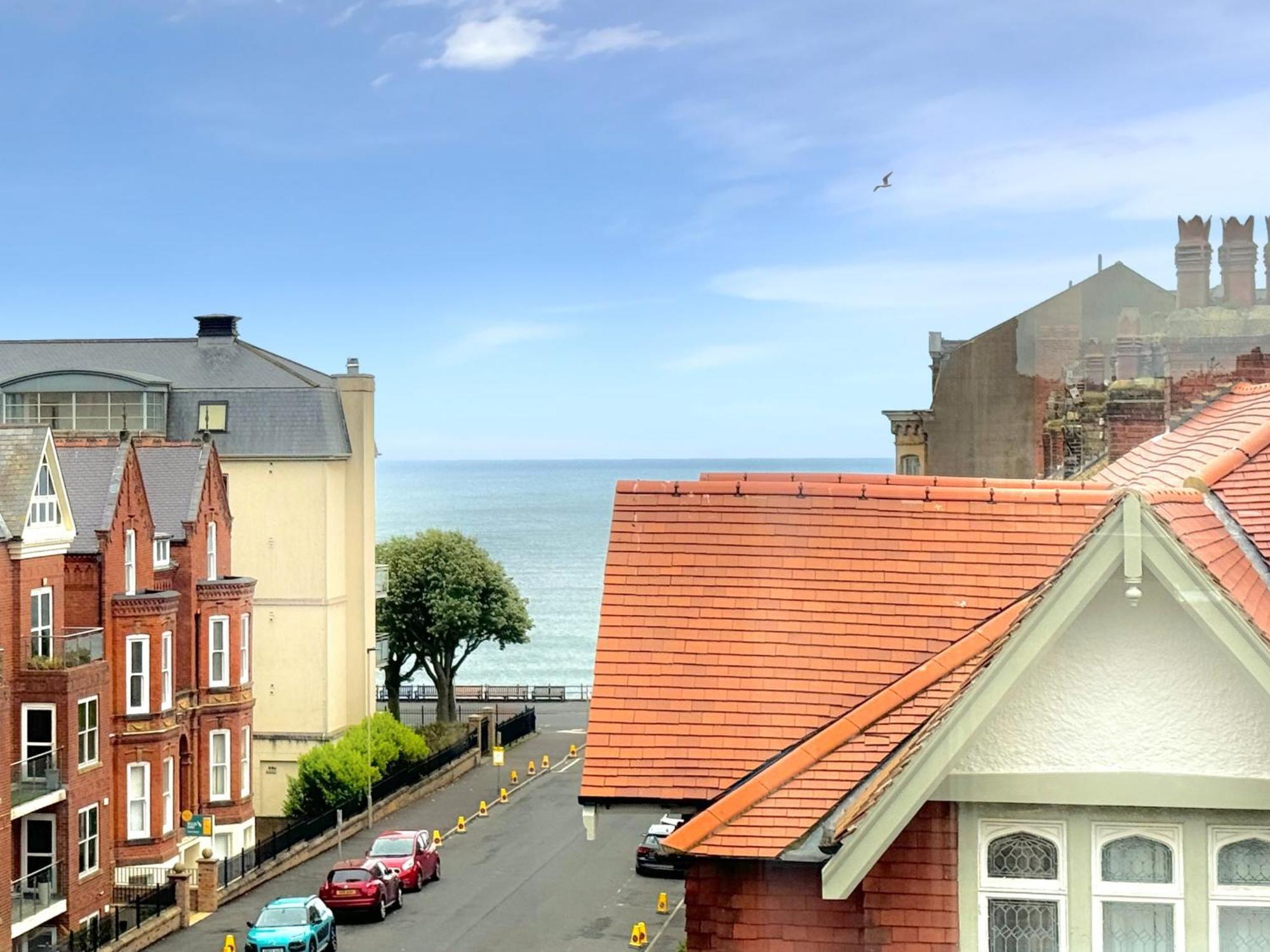 Apartment Victoria With Free Parking Скарборо Экстерьер фото